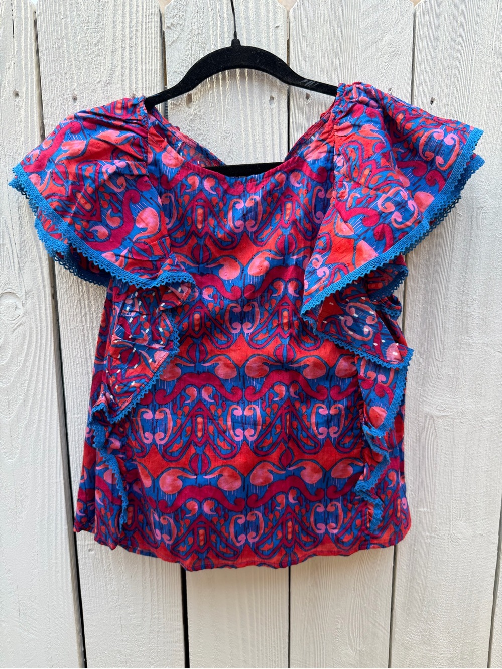 Marc New York Ruffle Flutter Sleeve Blouse
Pink/Red/Blue THML size S